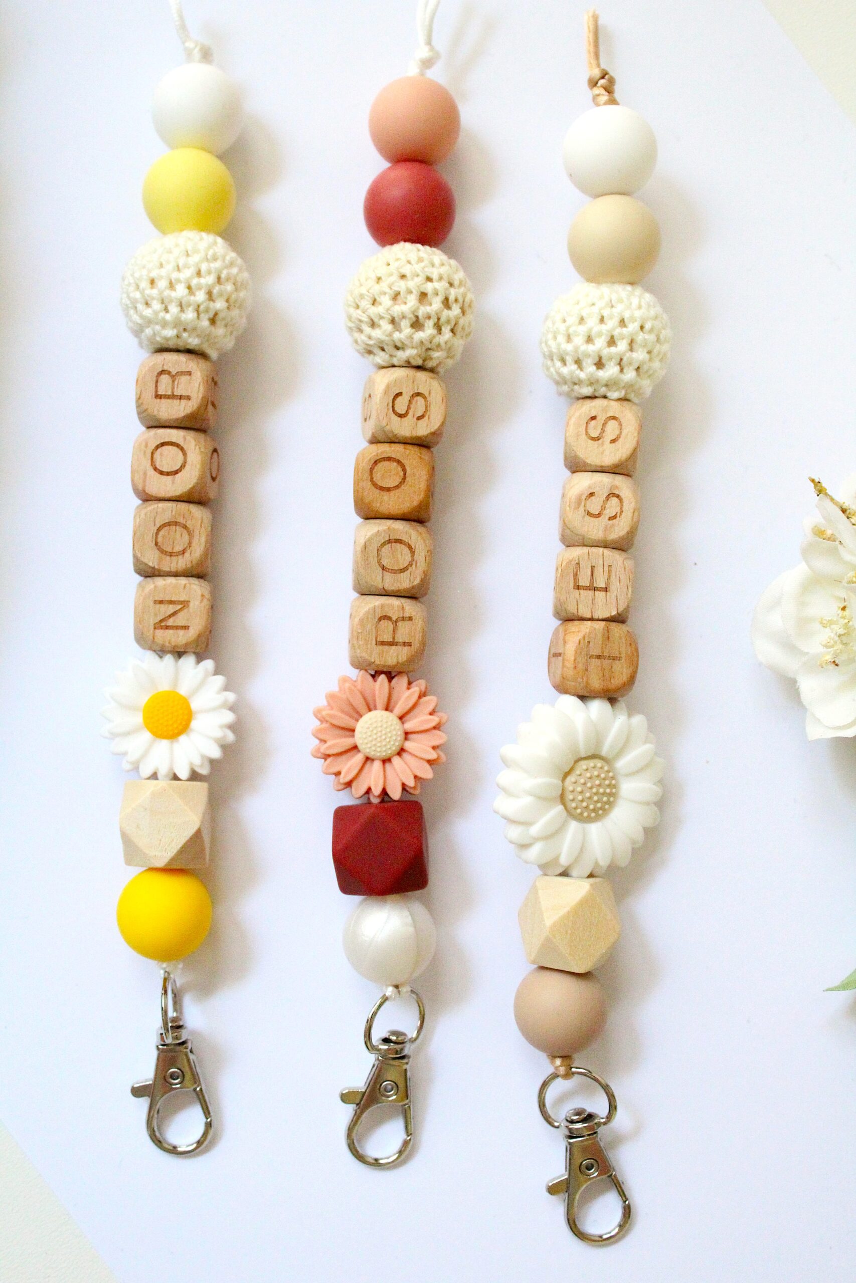 sleutelhanger met naam geel roze beige