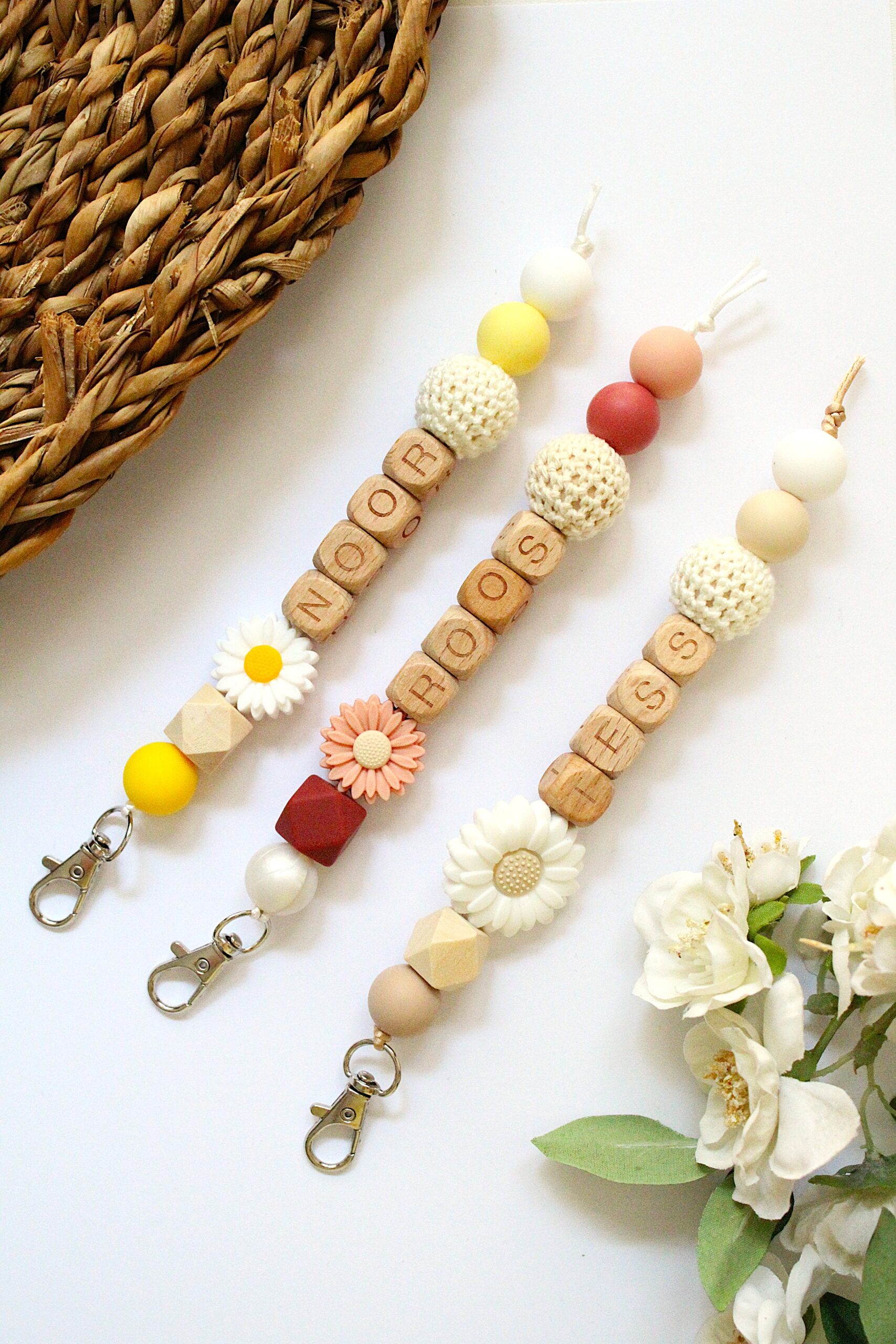 sleutelhanger met naam geel roze beige