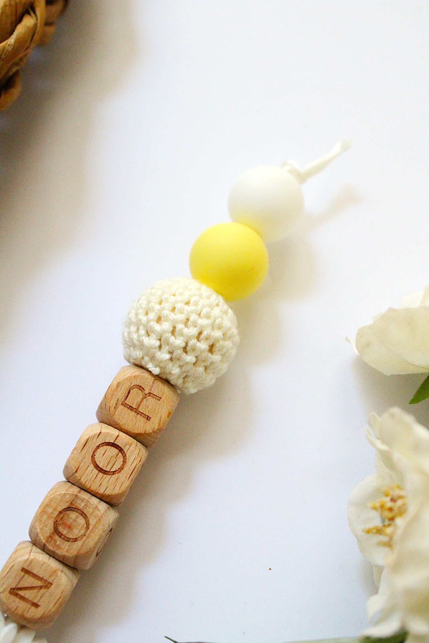 sleutelhanger met naam geel wit