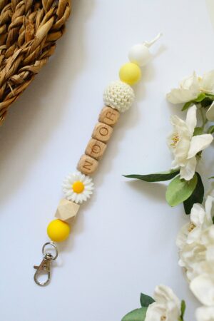 sleutelhanger met naam geel wit madelief