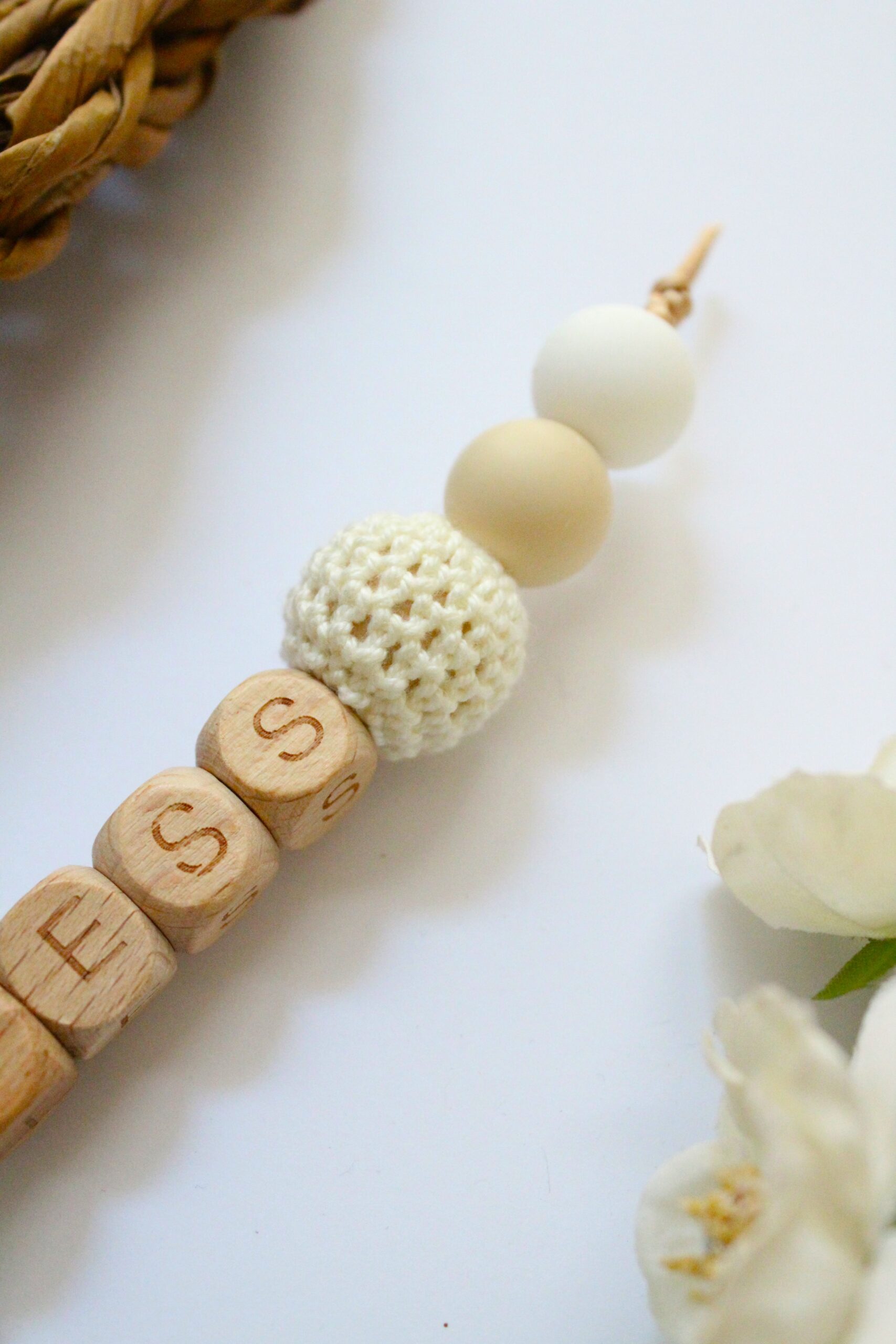 sleutelhanger met naam beige wit