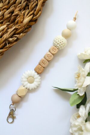 sleutelhanger met naam beige wit bloem